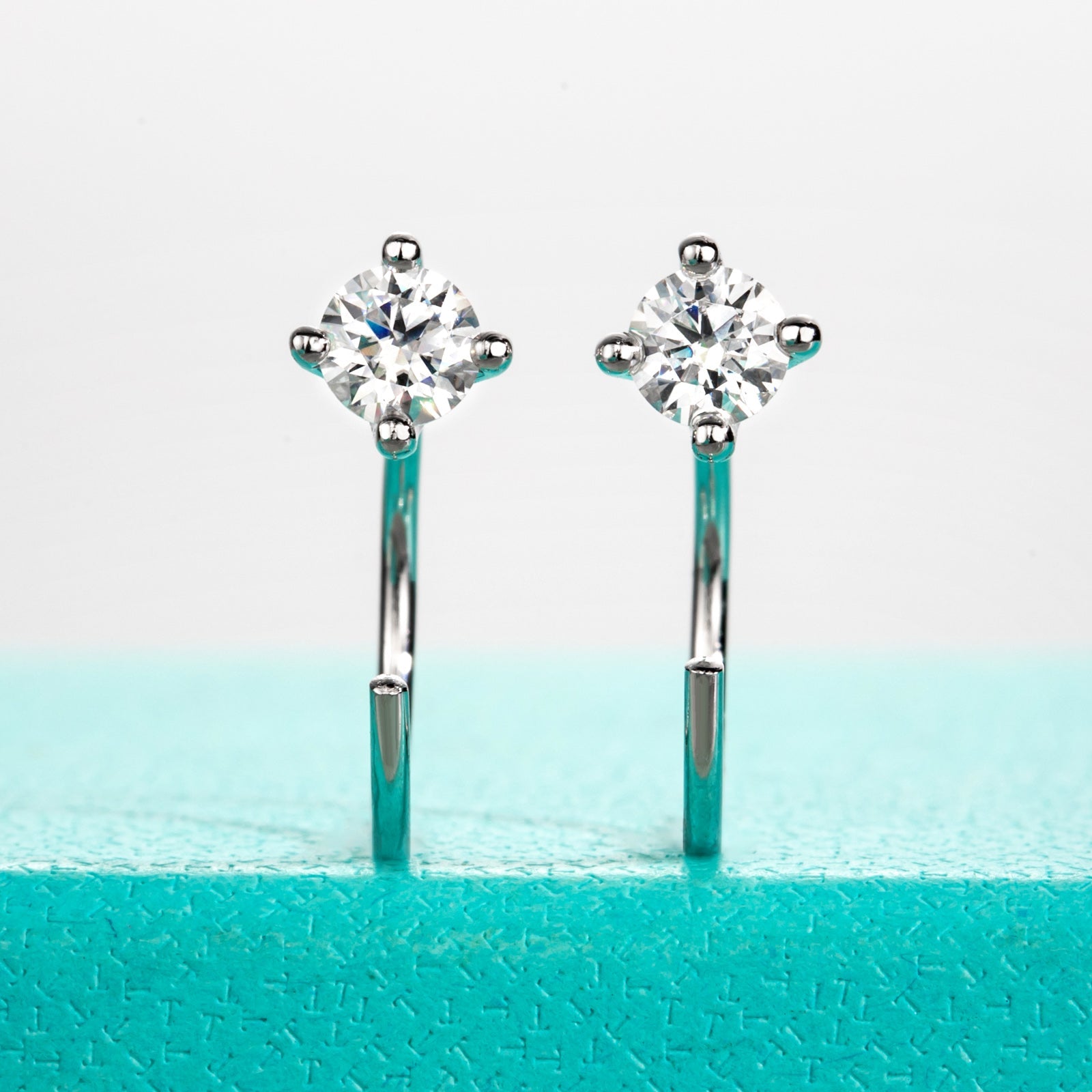 Round Cut Moissanite Hoop Earrings (0.6cttw)