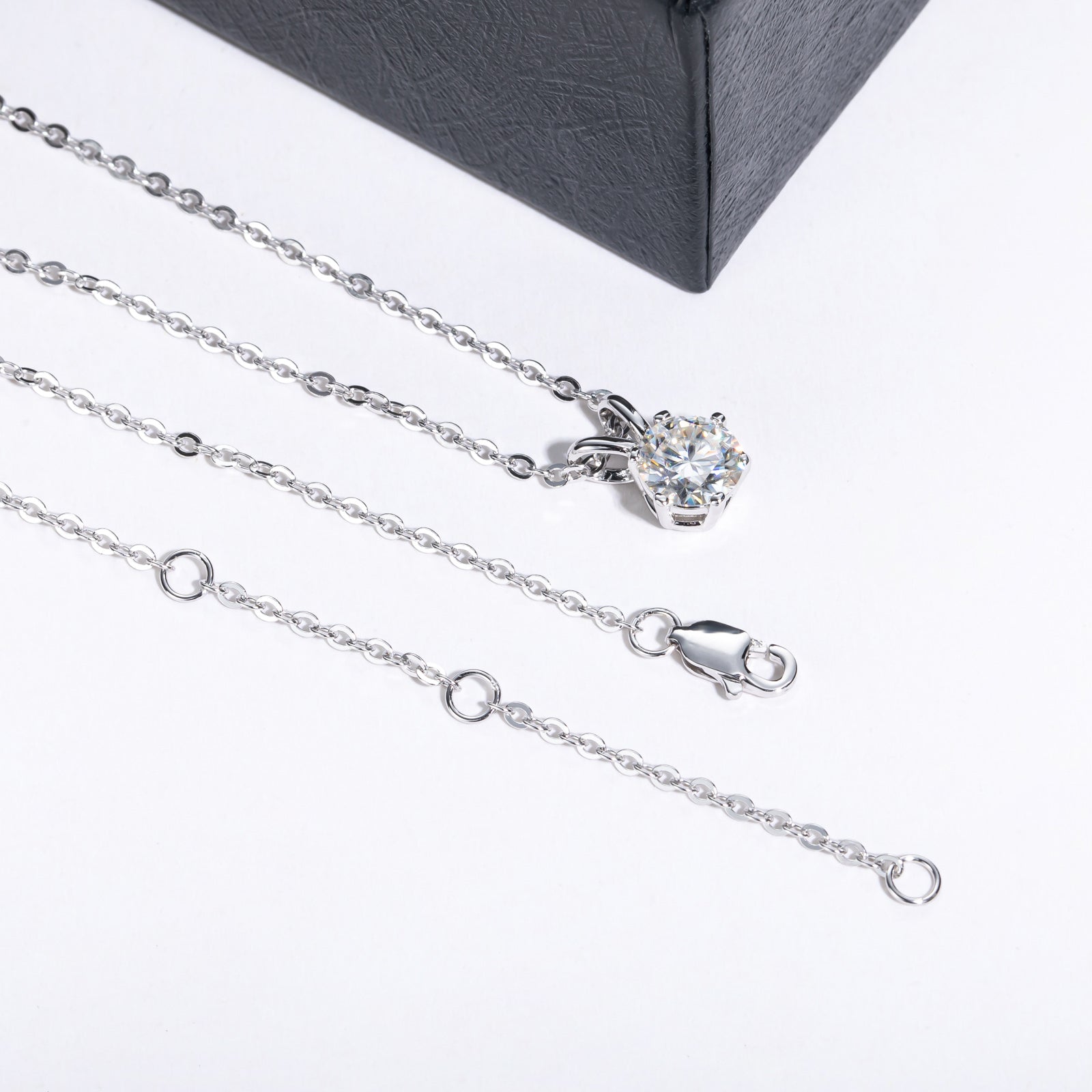 Round Cut Moissanite Pendant Necklace (1/3/5ct)