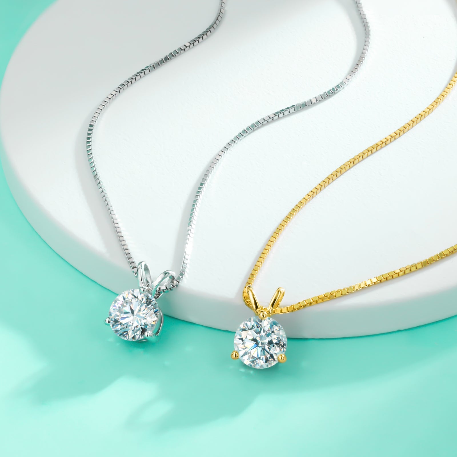 Round Cut Moissanite Pendant Necklace (1 ct)