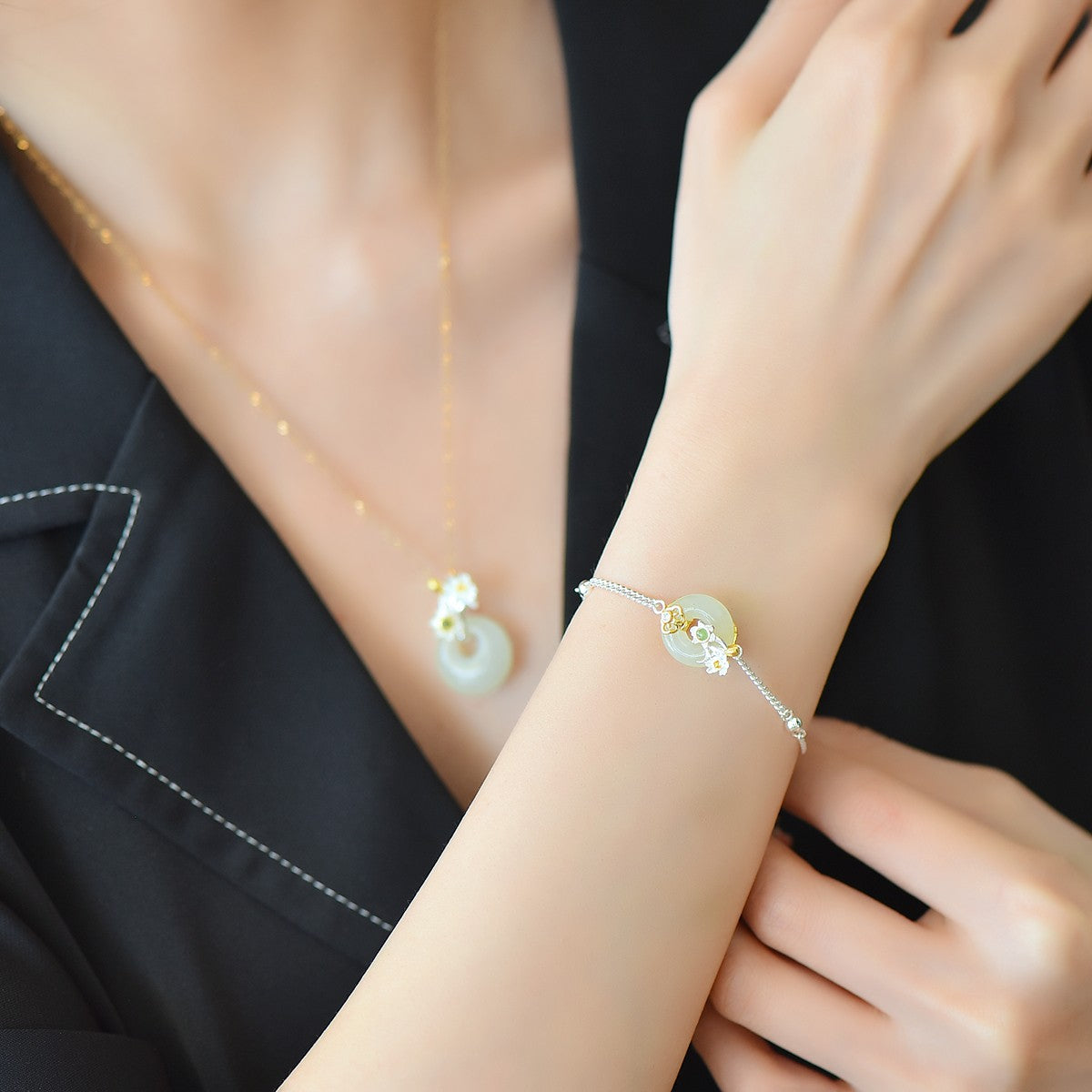 S925 Silver Nephrite Jade Bangle - Flower Goddess July Hollyhock