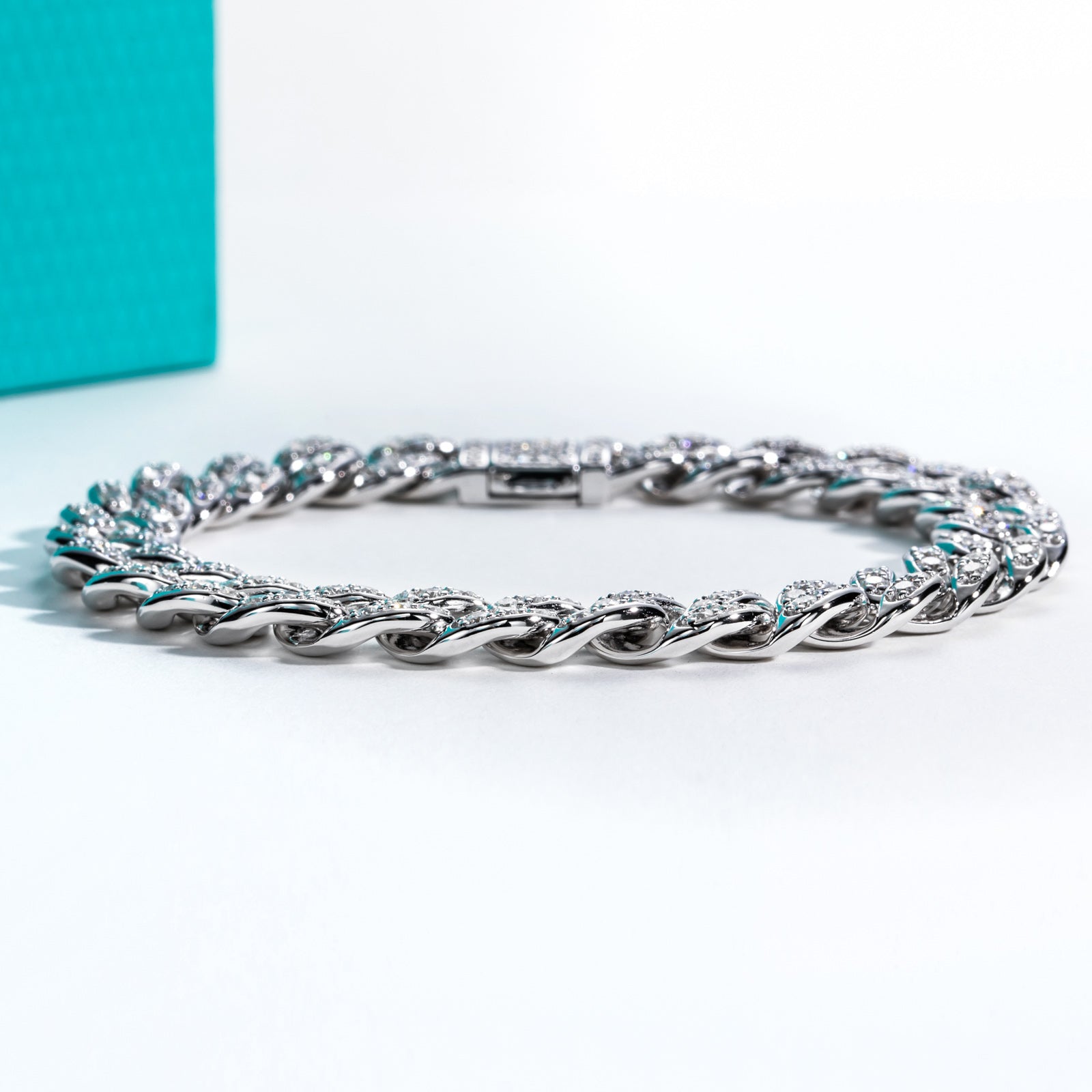 Moissanite Twisted Cuban Bracelet (1.36-5.17cttw)