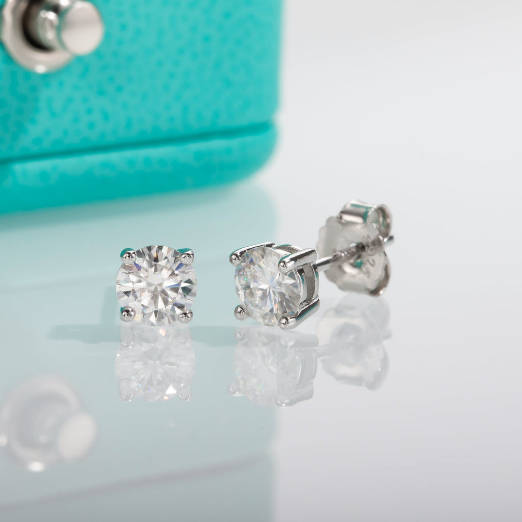 Round Cut Moissanite Stud Earrings (0.6cttw)