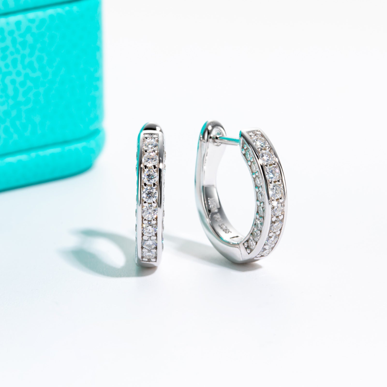 Round Cut Moissanite Hoop Earrings (0.56cttw)