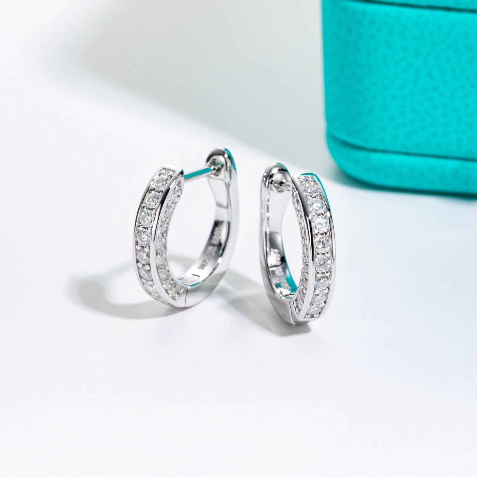 Round Cut Moissanite Hoop Earrings (0.56cttw)