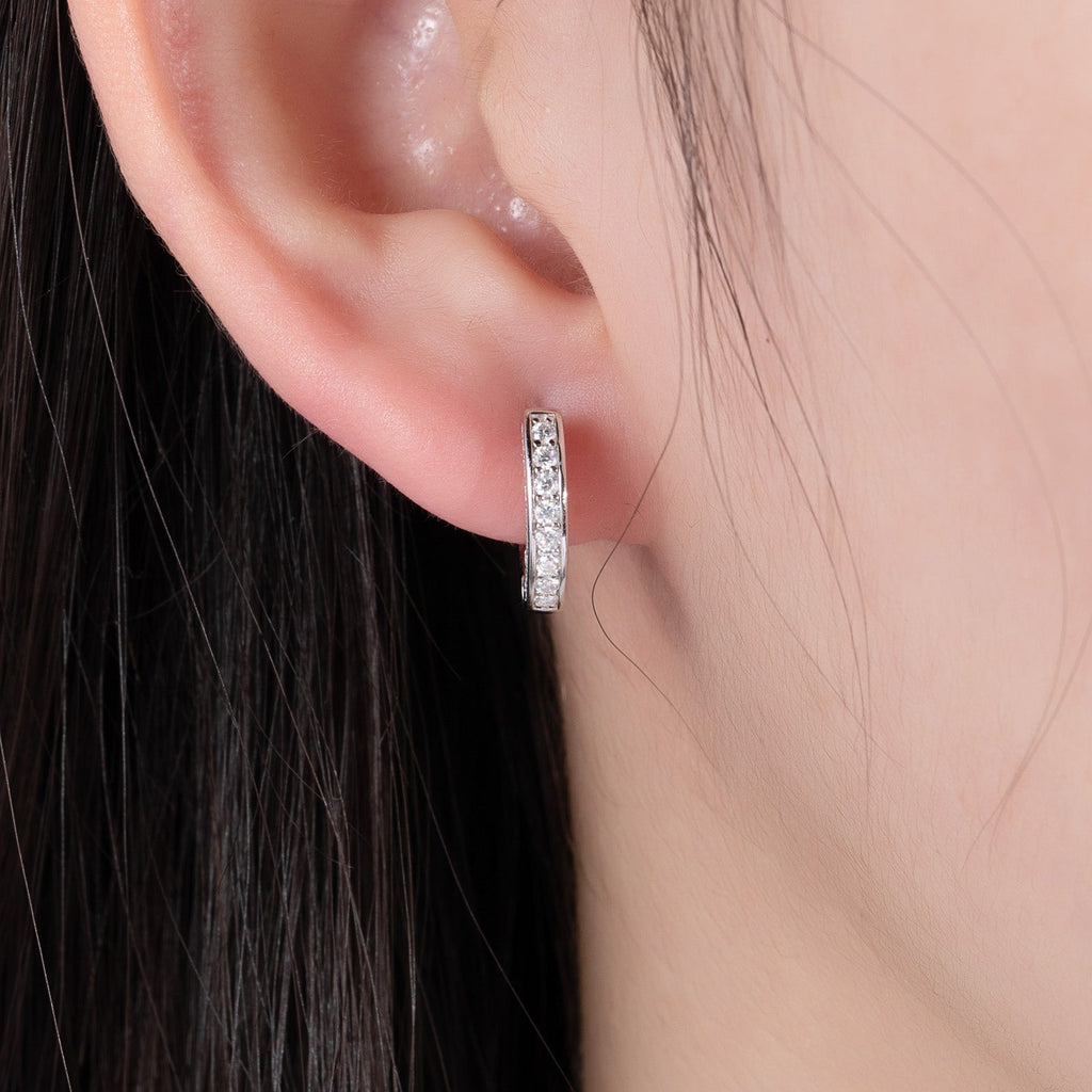 Round Cut Moissanite Hoop Earrings (0.56cttw)