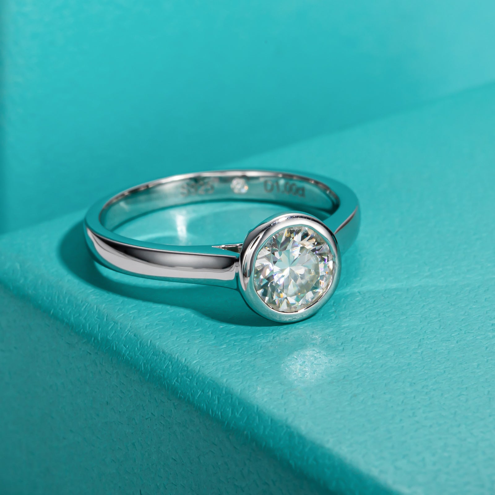 Round Cut Bezel Moissanite Engagement Ring (1 ct)