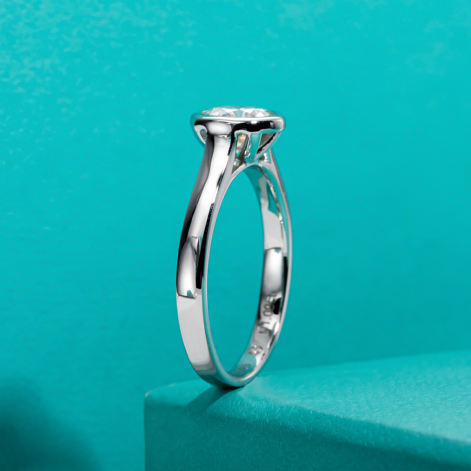 Round Cut Bezel Moissanite Engagement Ring (1 ct)