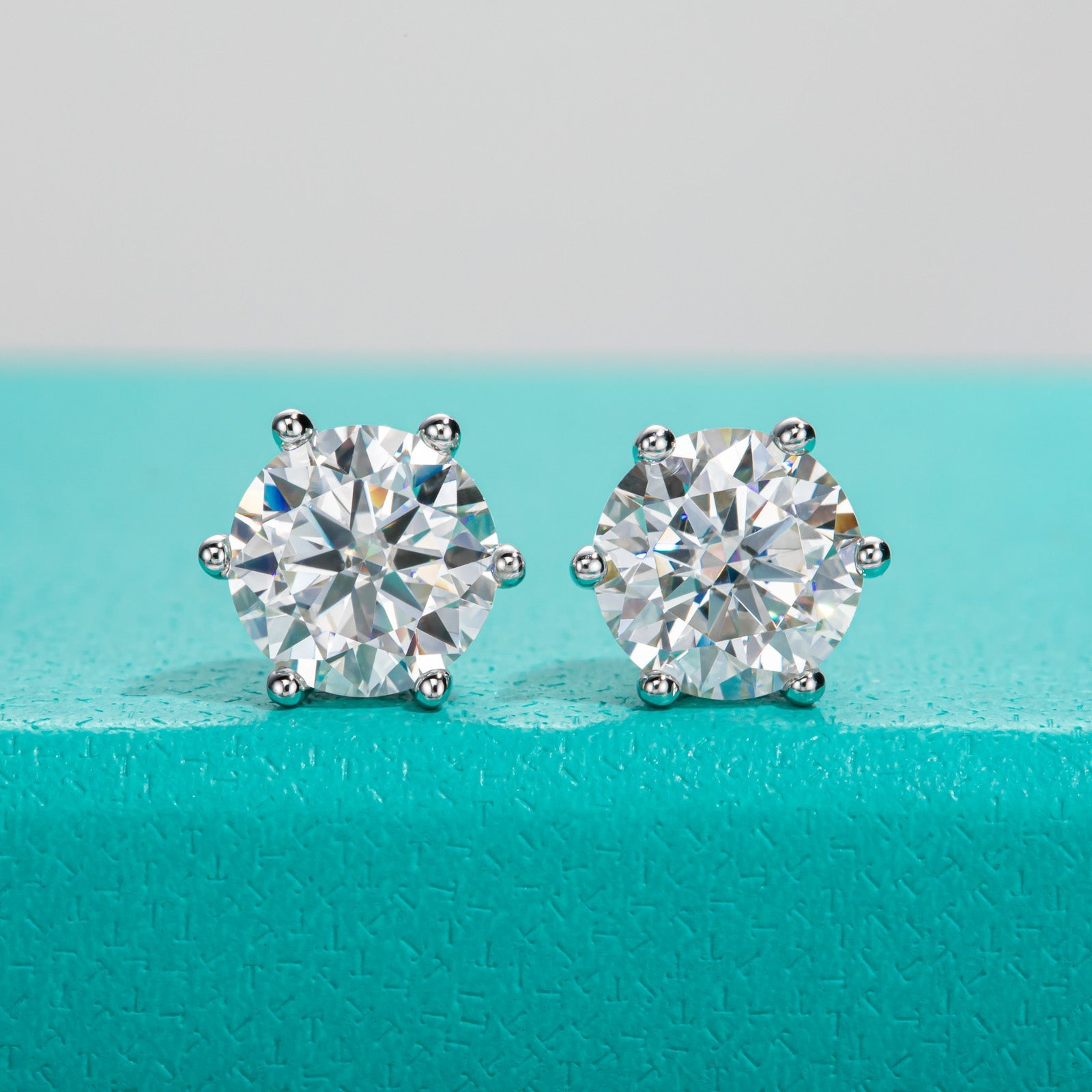 Round Cut Moissanite Stud Earrings (1/2/4/6cttw)