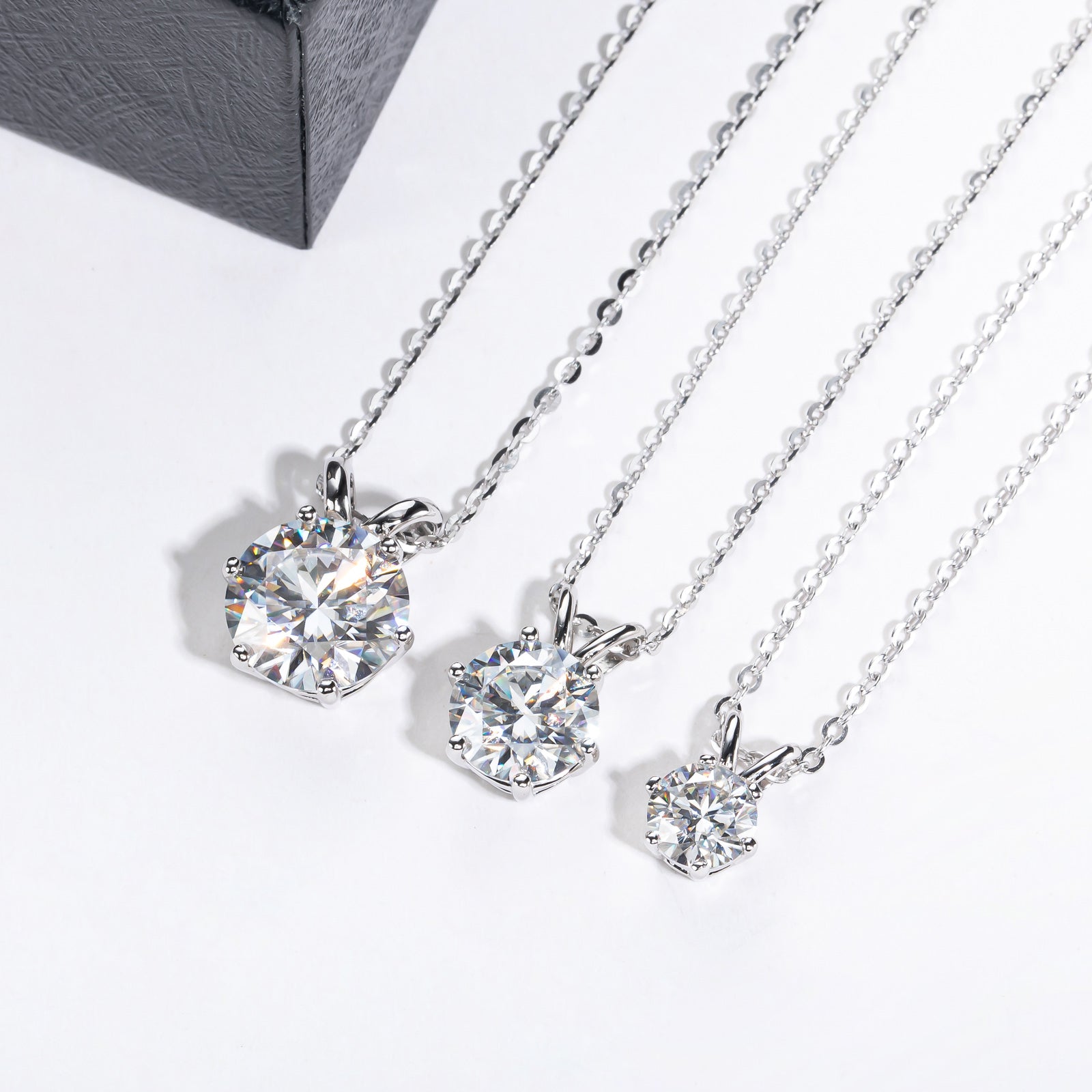 Round Cut Moissanite Pendant Necklace (1/3/5ct)