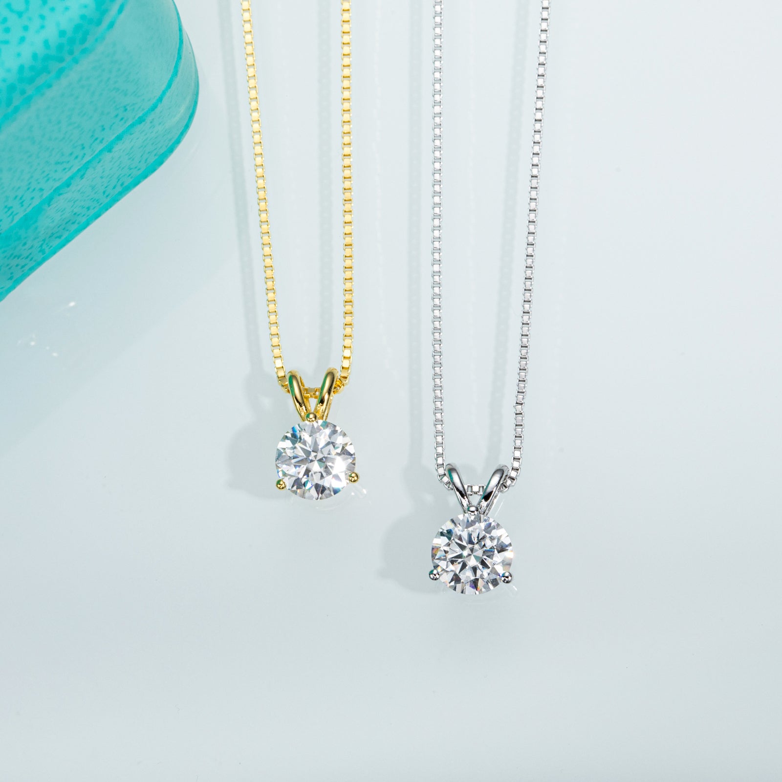 Round Cut Moissanite Pendant Necklace (1 ct)