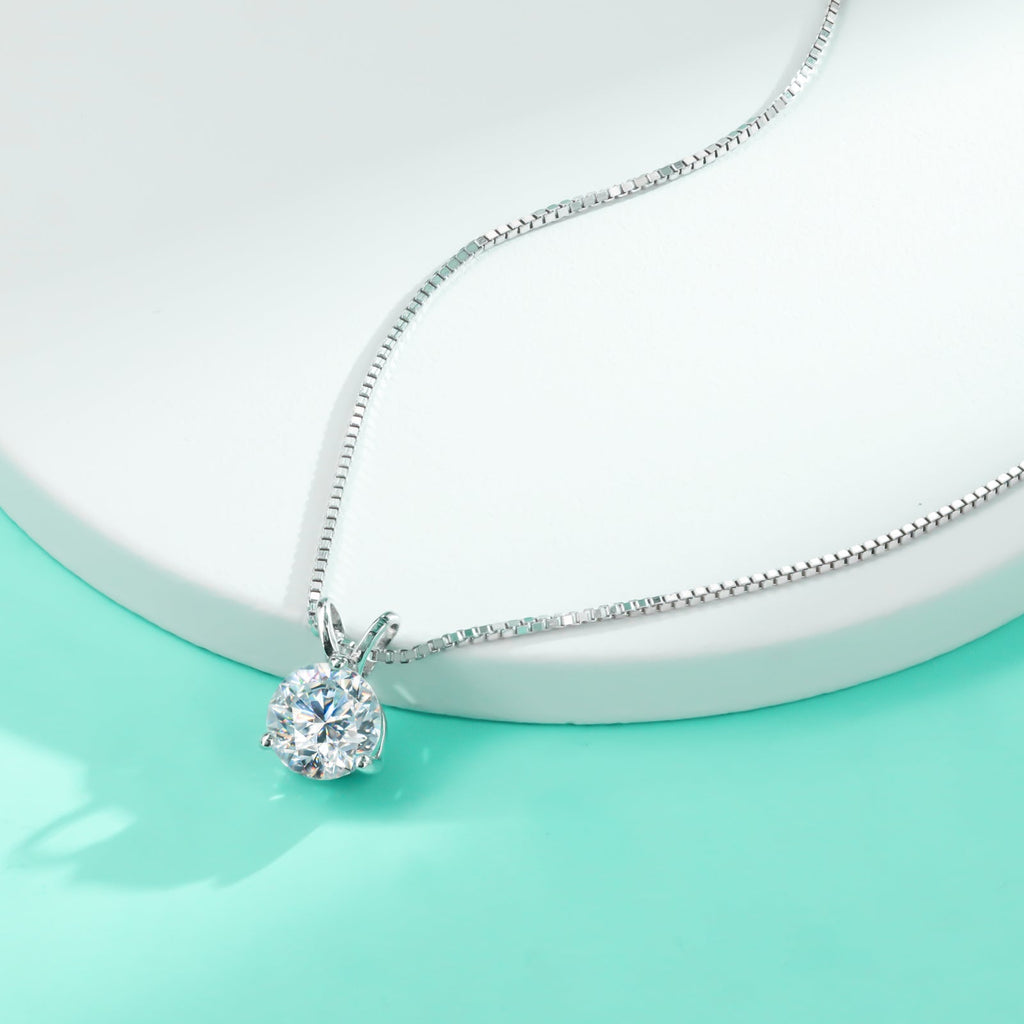 Round Cut Moissanite Pendant Necklace (1 ct)