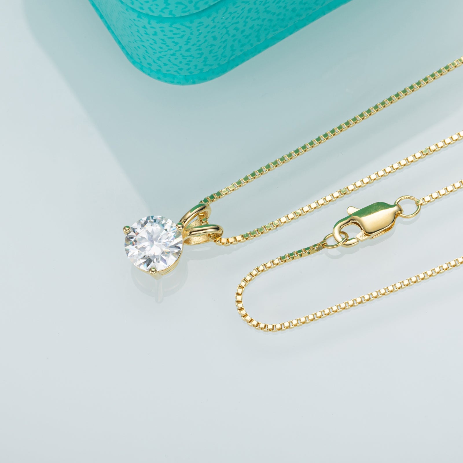 Round Cut Moissanite Pendant Necklace (1 ct)