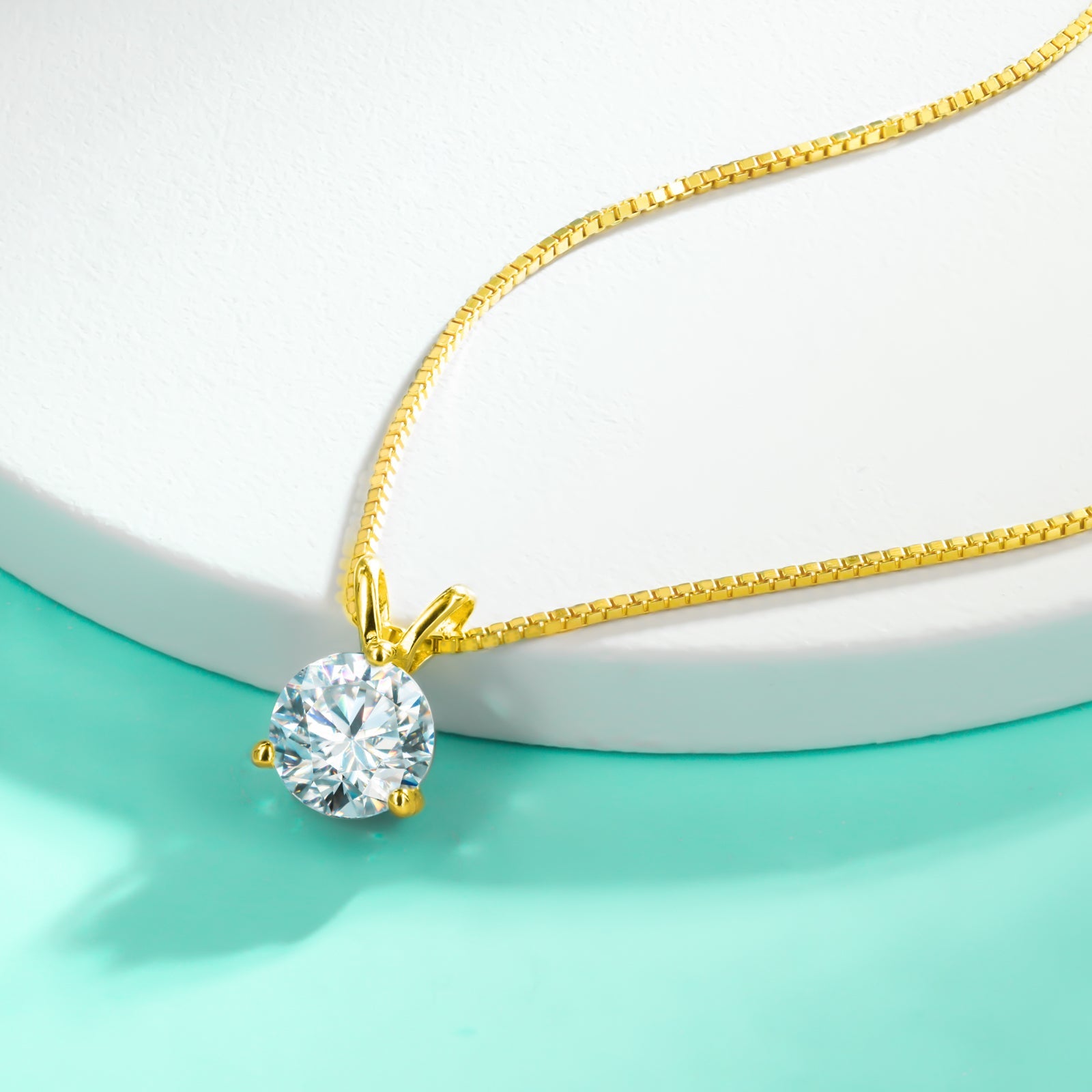 Round Cut Moissanite Pendant Necklace (1 ct)