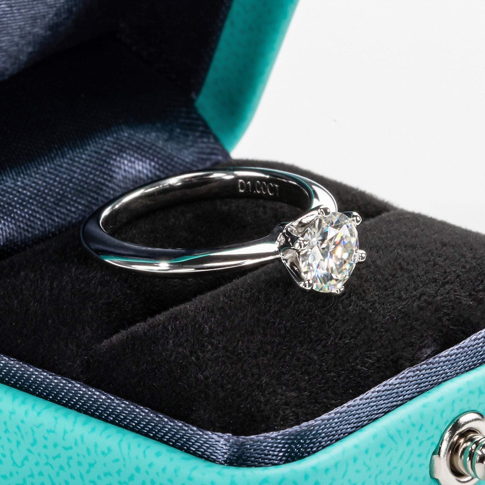 Round Cut Moissanite Engagement Ring (0.5-5ct)