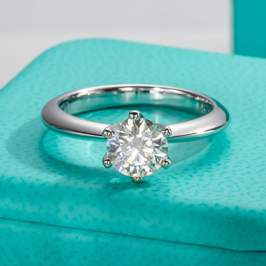 Round Cut Moissanite Engagement Ring (0.5-5ct)