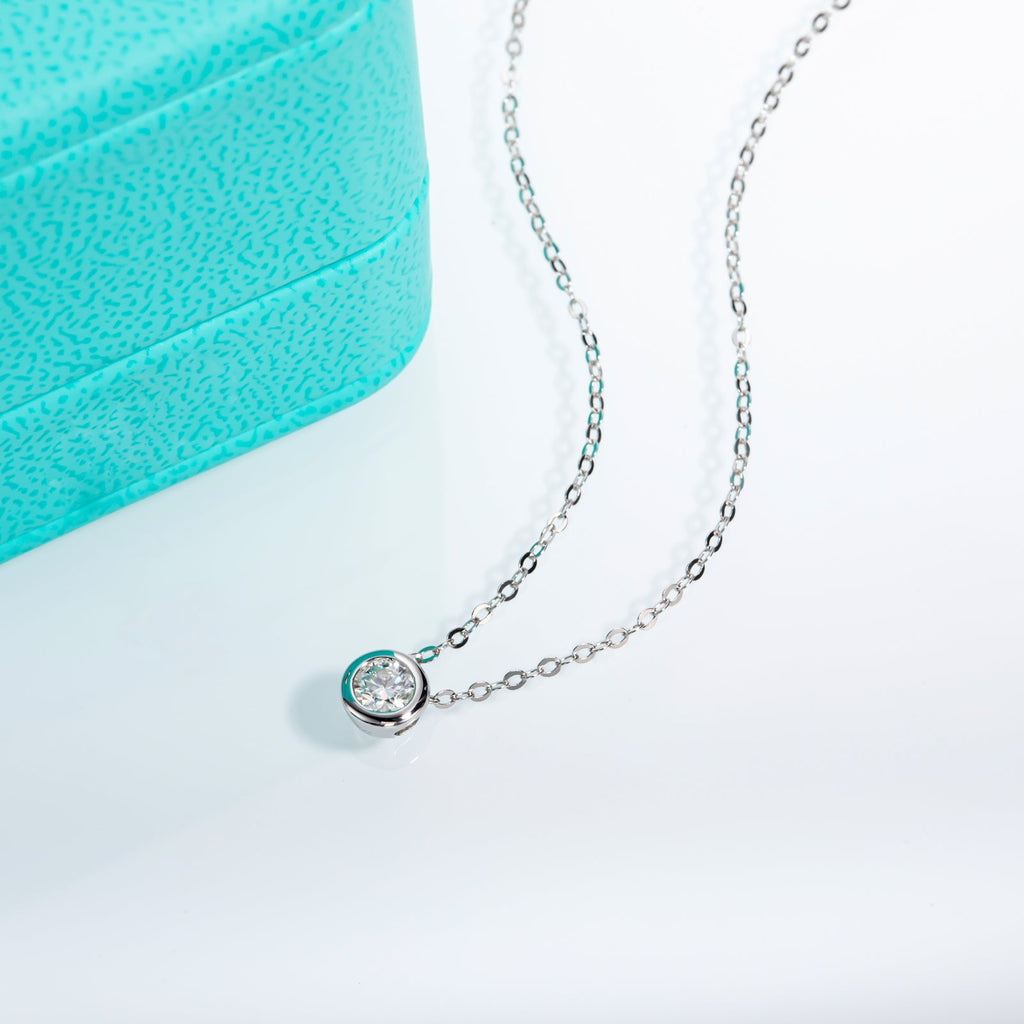 Round Cut Moissanite Pendant Necklace (0.3ct)
