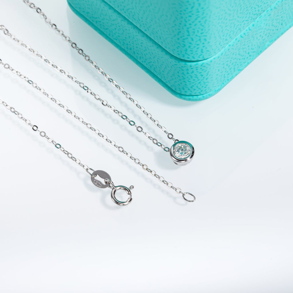 Round Cut Moissanite Pendant Necklace (0.3ct)