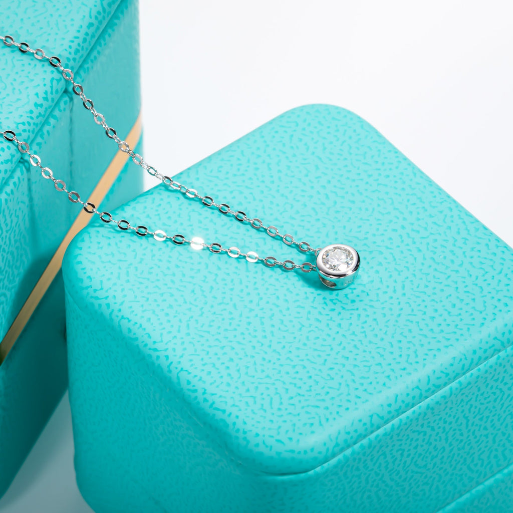 Round Cut Moissanite Pendant Necklace (0.3ct)