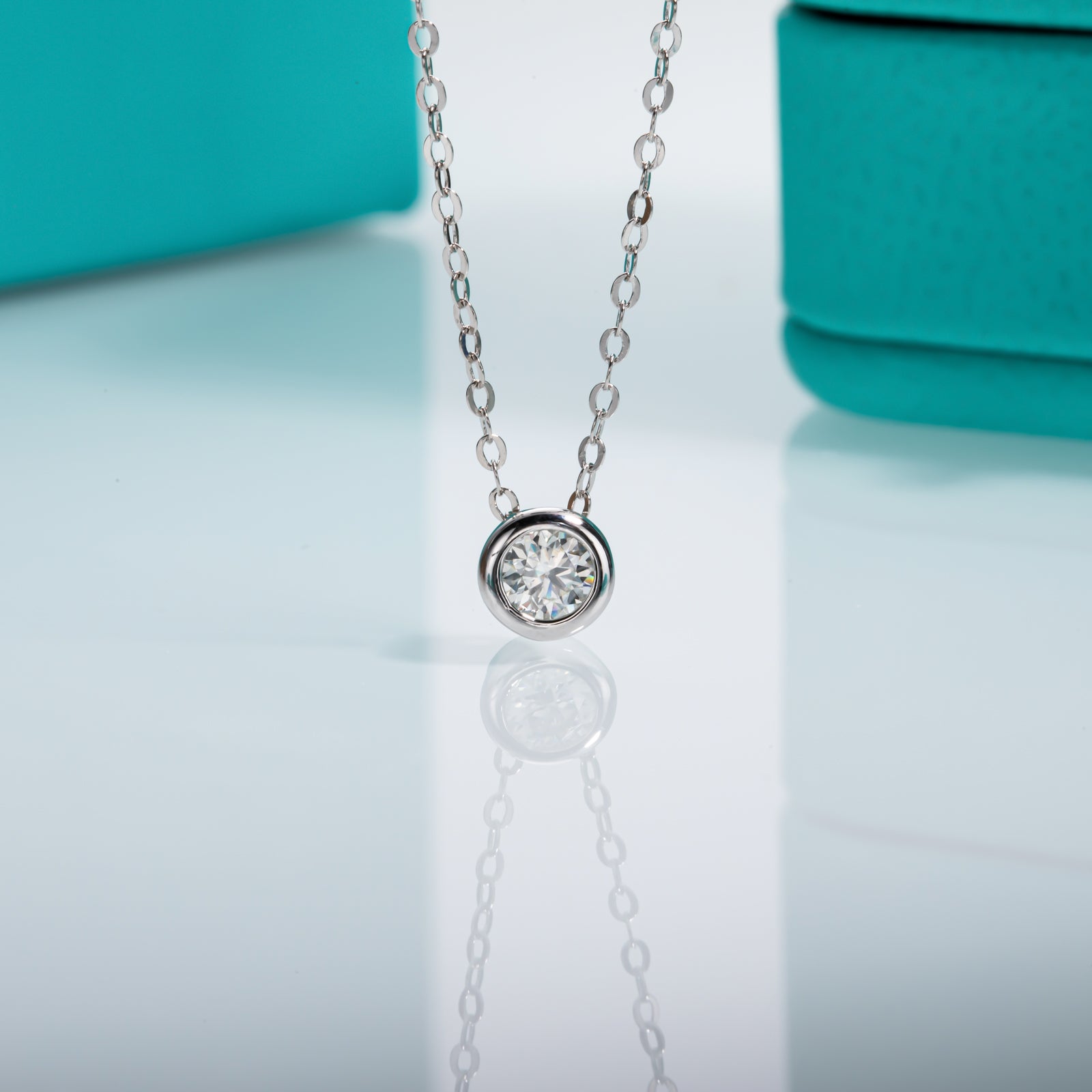 Round Cut Moissanite Pendant Necklace (0.3ct)