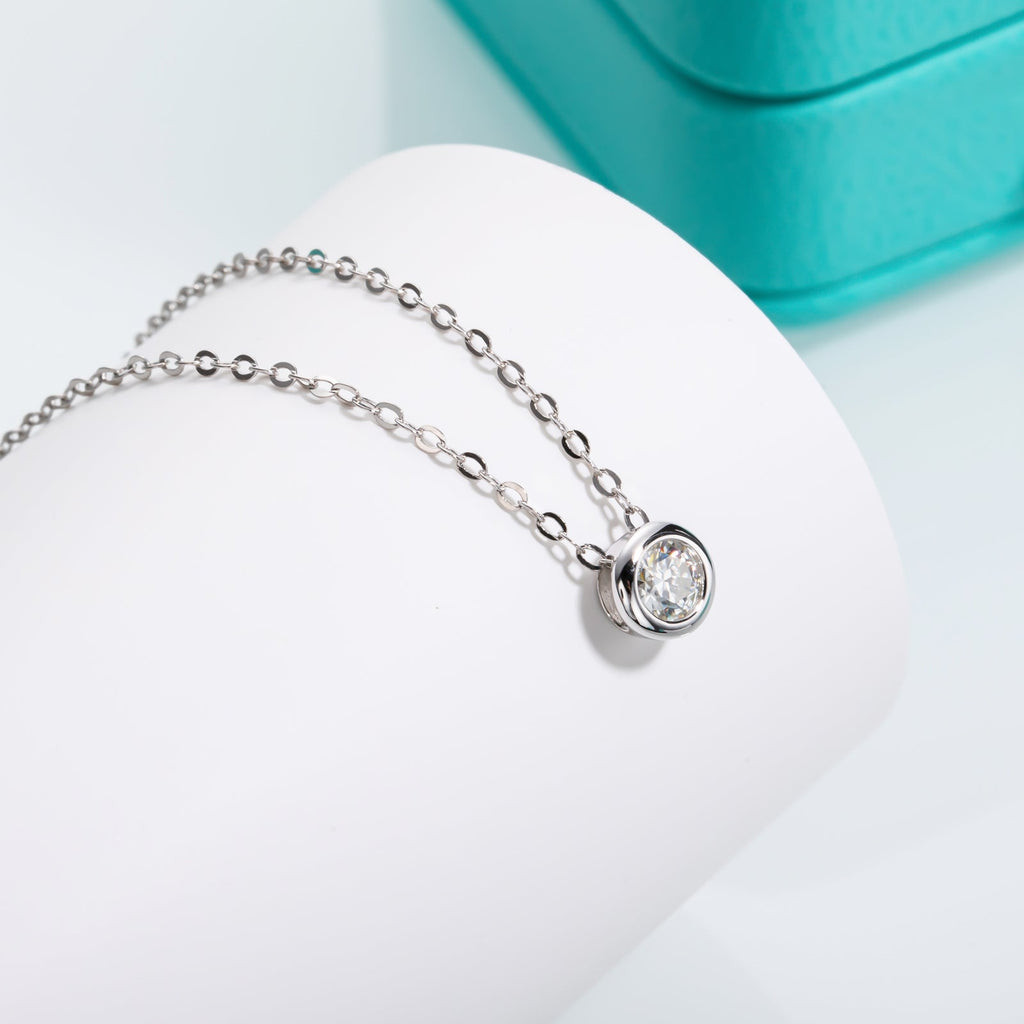 Round Cut Moissanite Pendant Necklace (0.3ct)