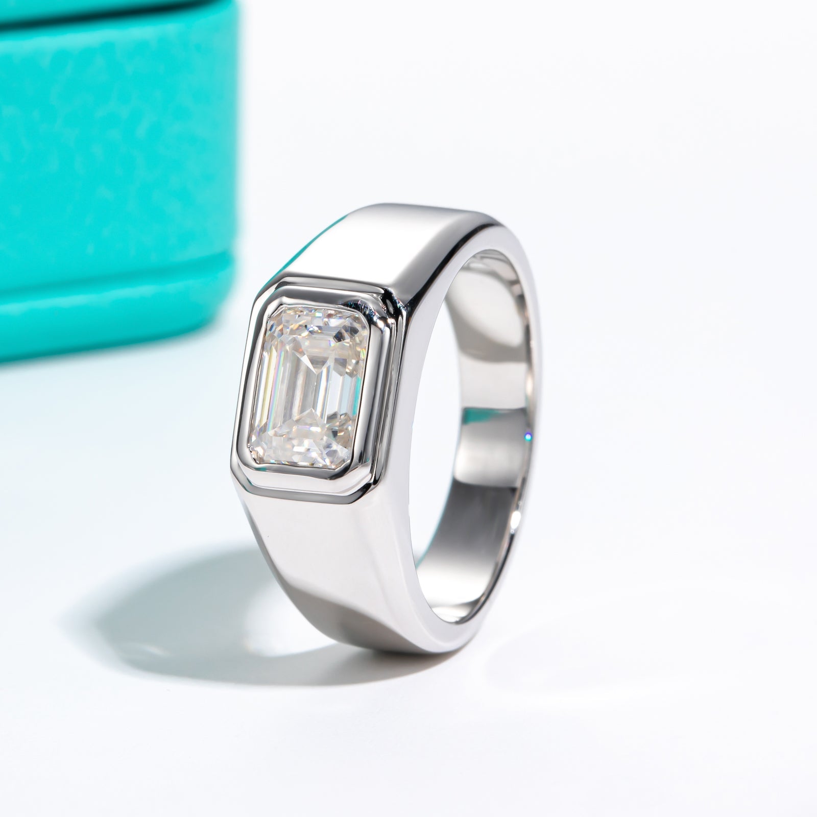 Emerald Cut Moissanite Men's Engagement Ring (2ct)