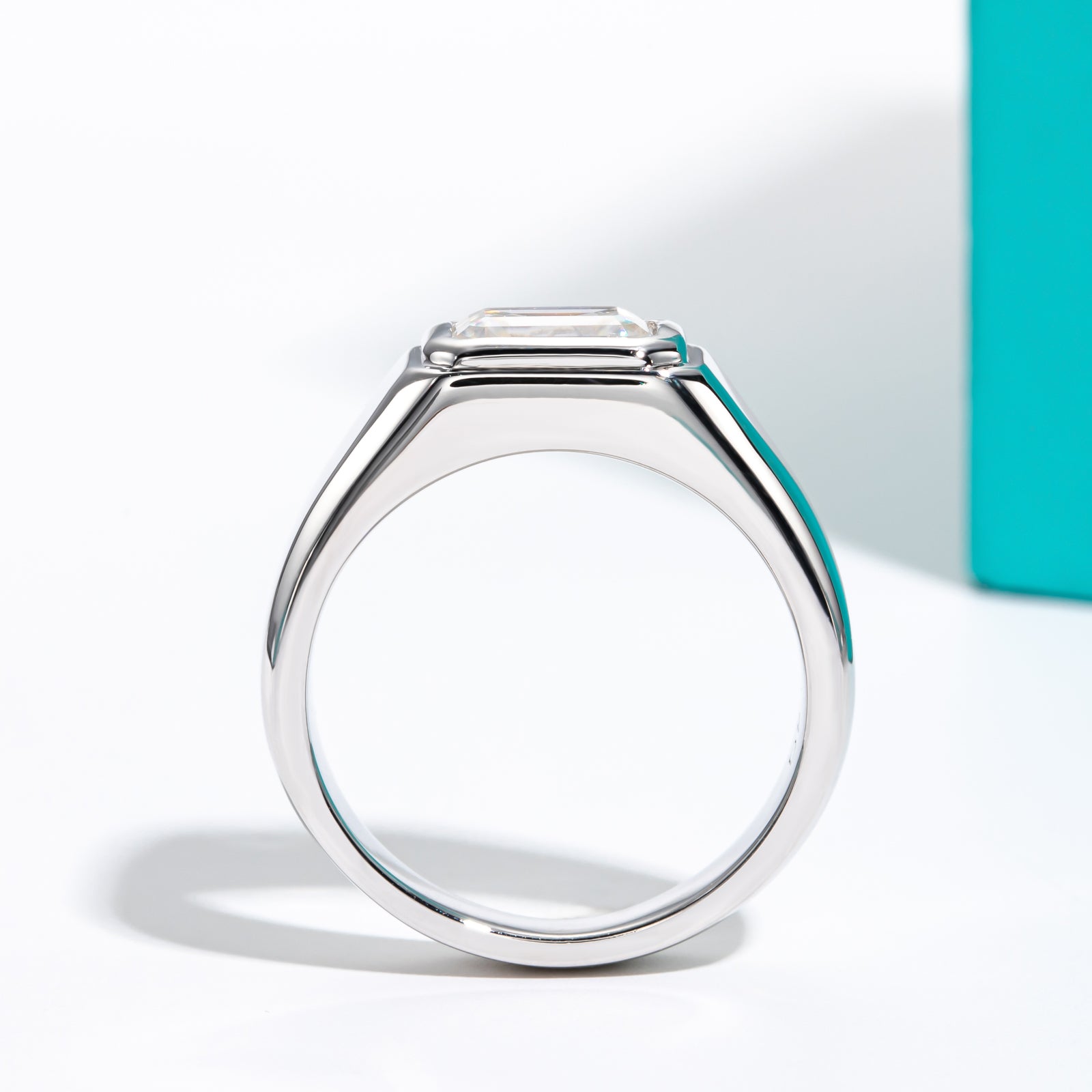 Emerald Cut Moissanite Men's Engagement Ring (2ct)