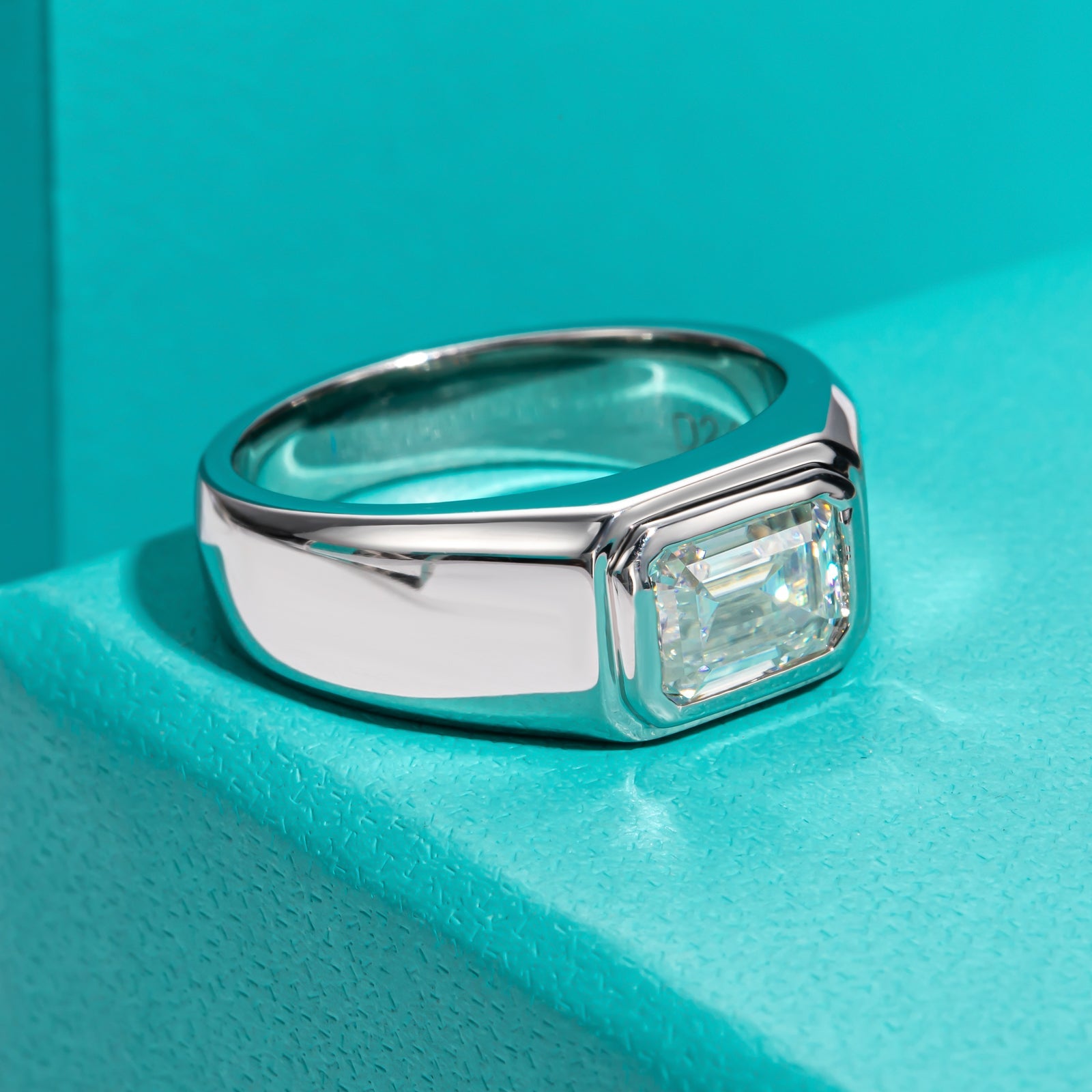 Emerald Cut Moissanite Men's Engagement Ring (2ct)
