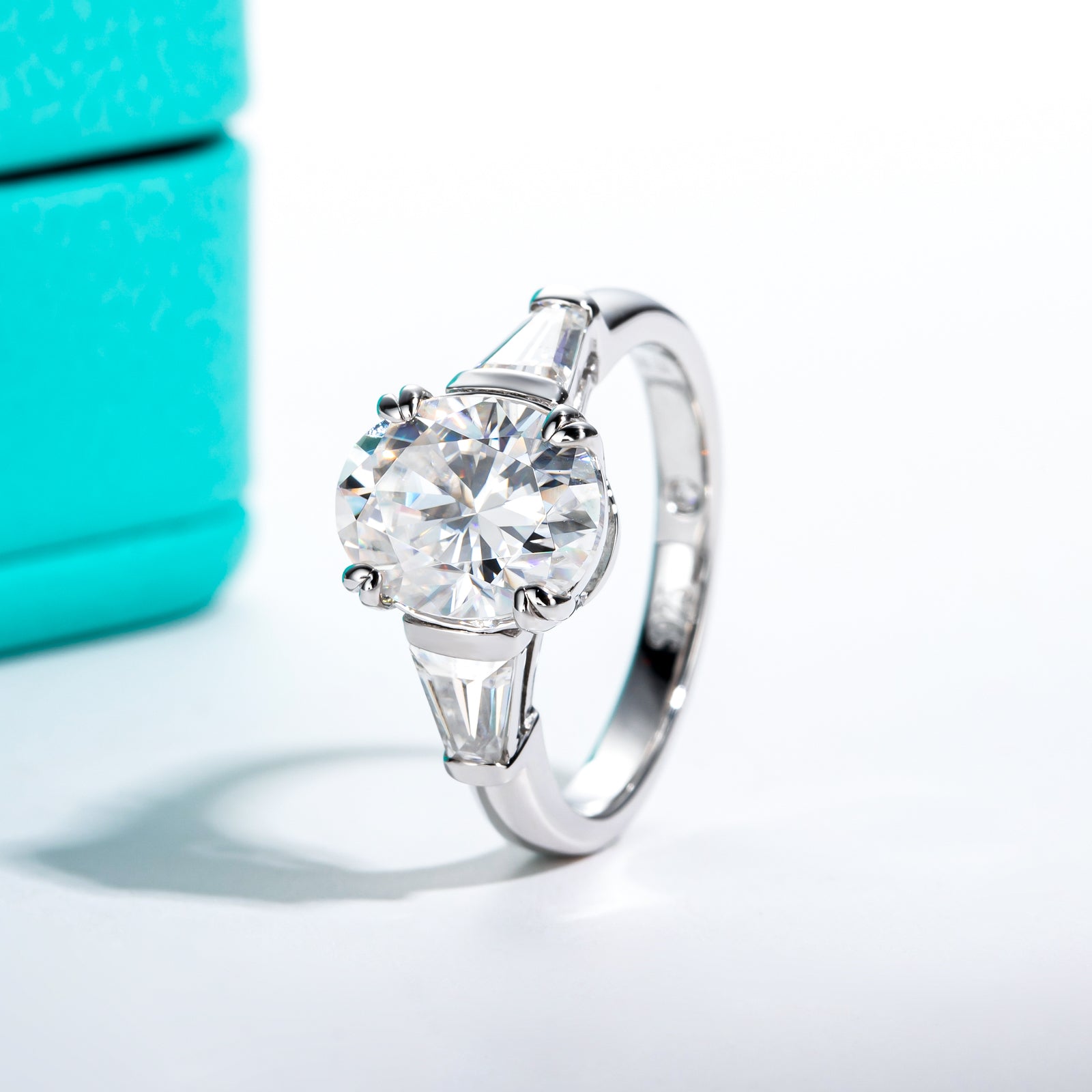 Oval Cut 3 Stone Moissanite Engagement Ring (3 ct)