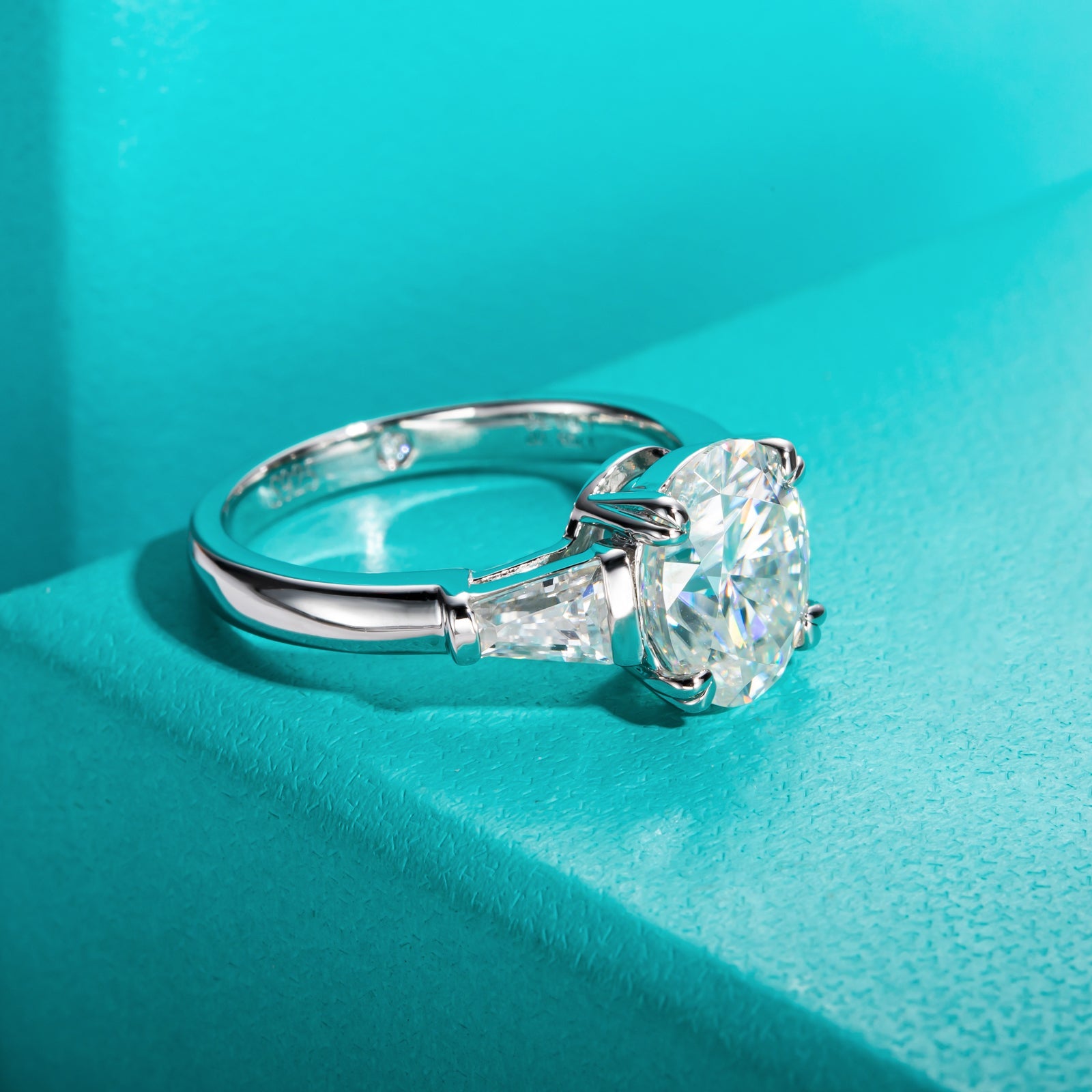 Oval Cut 3 Stone Moissanite Engagement Ring (3 ct)