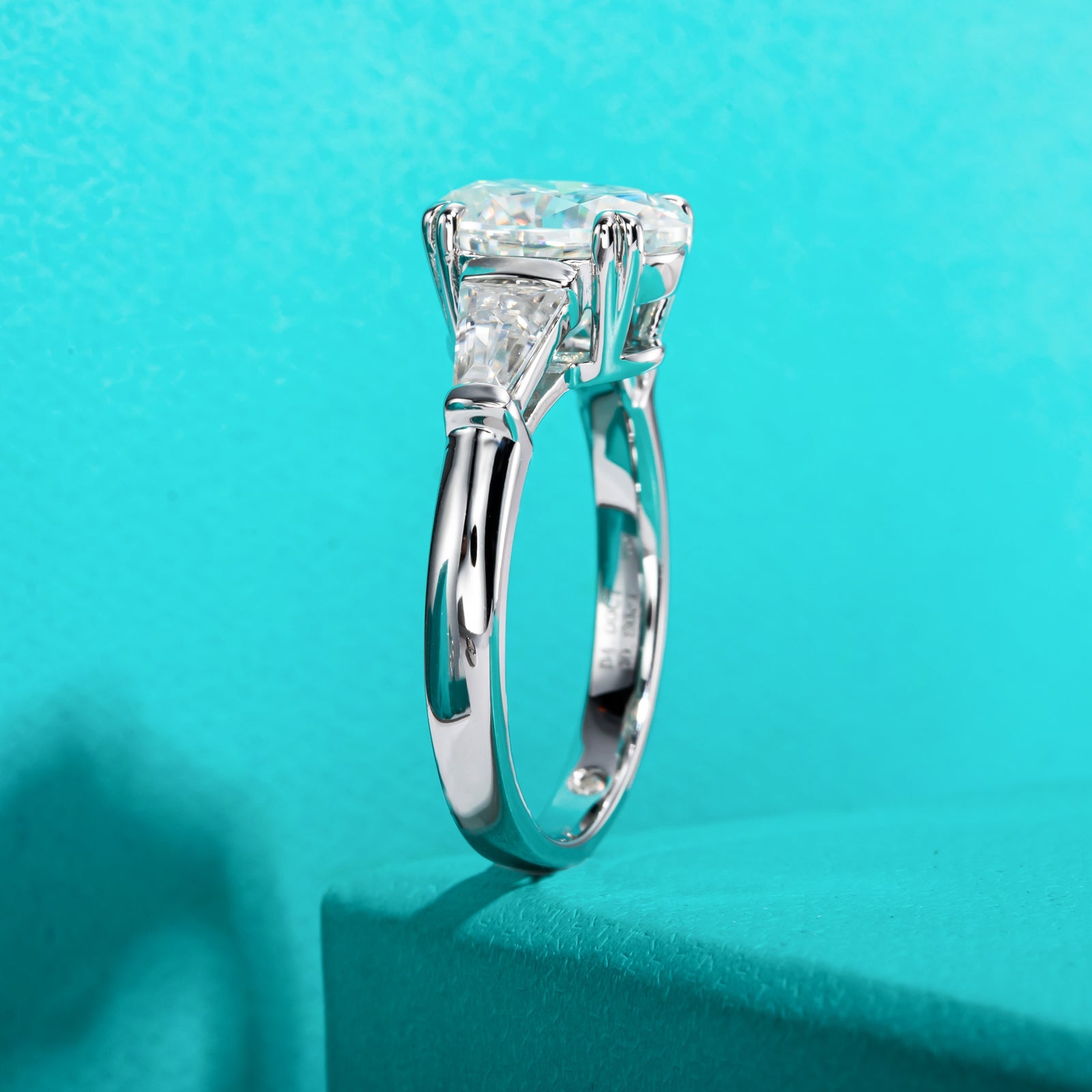 Oval Cut 3 Stone Moissanite Engagement Ring (3 ct)