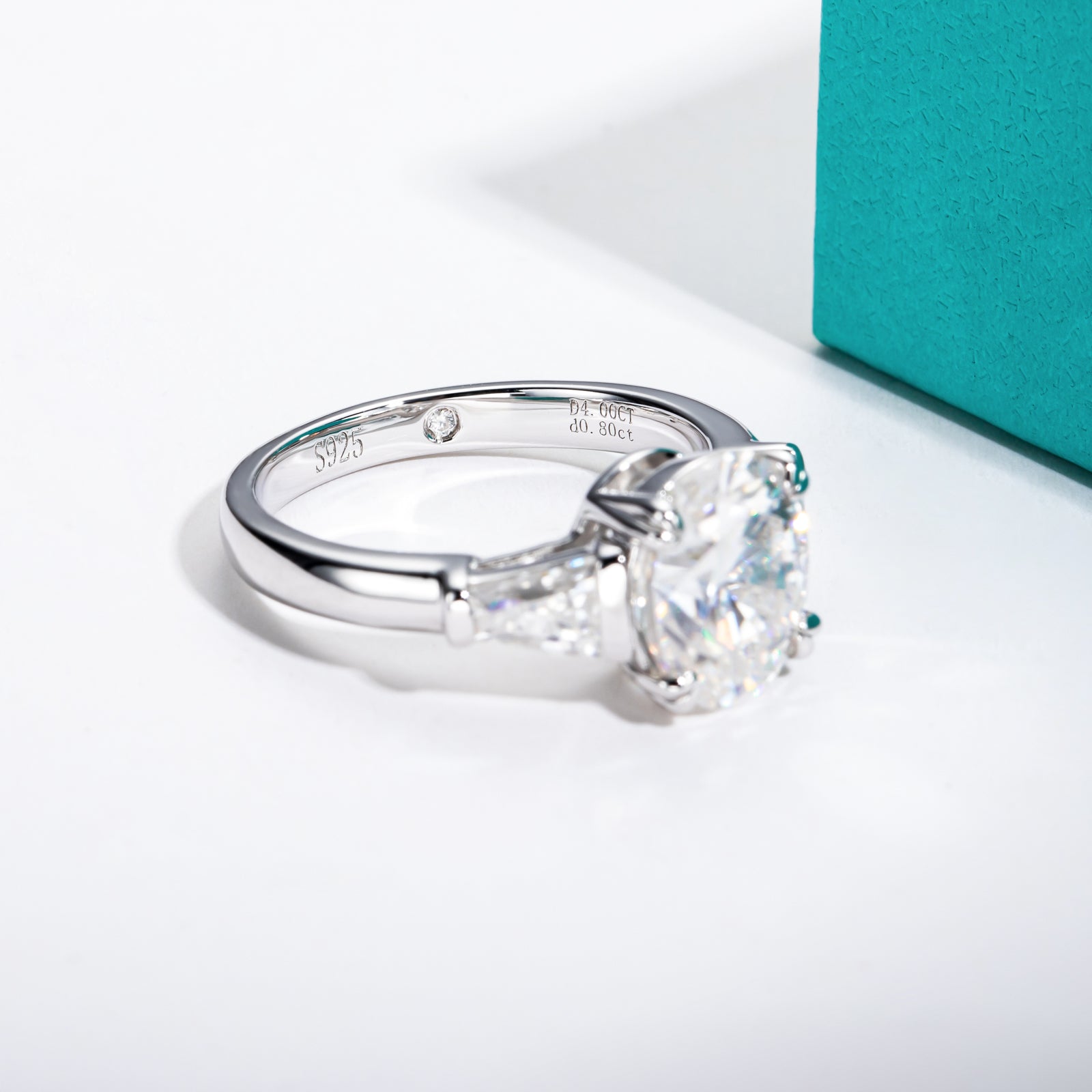 Oval Cut 3 Stone Moissanite Engagement Ring (3 ct)
