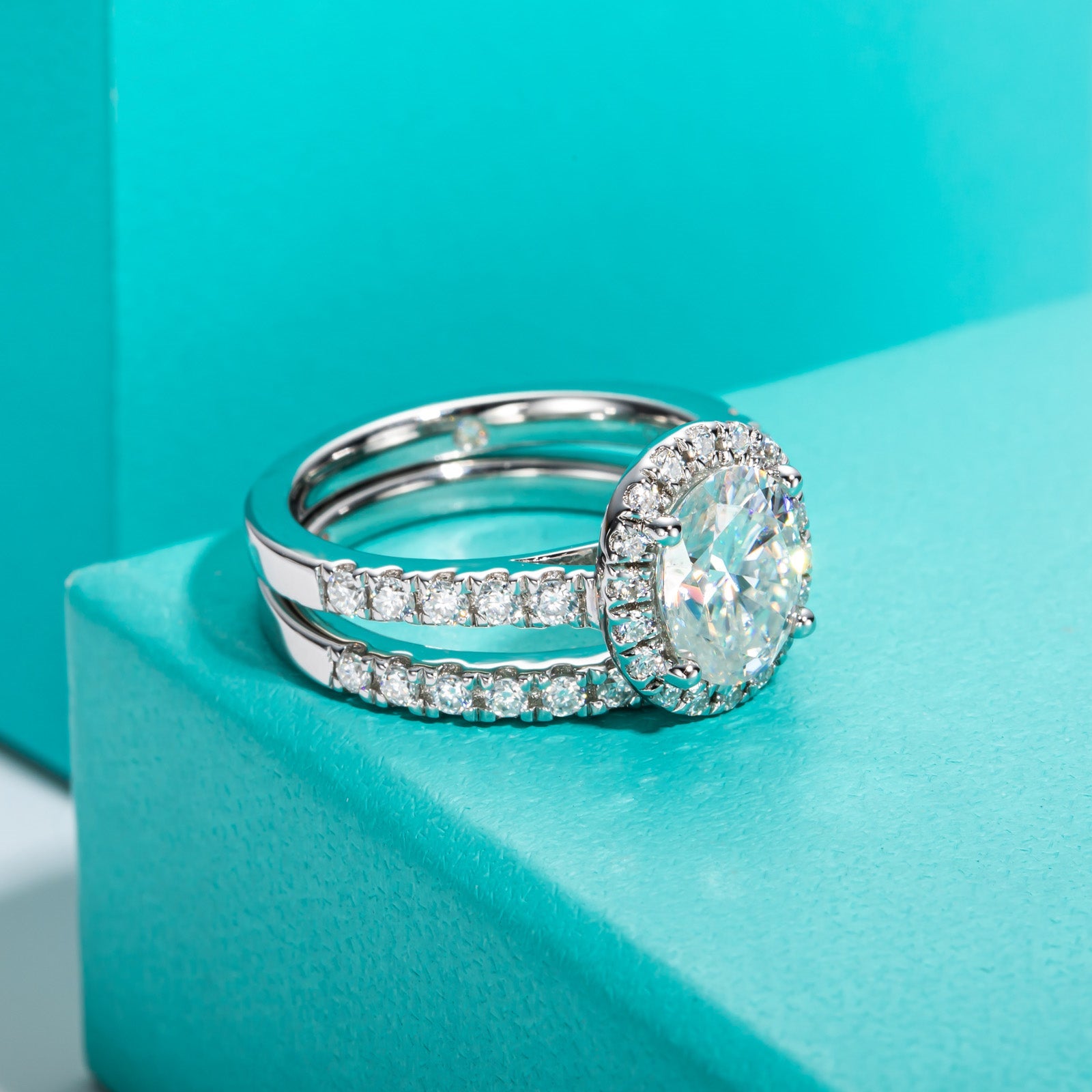 Oval Cut Halo Moissanite Engagement Ring Bridal Set (2 ct)