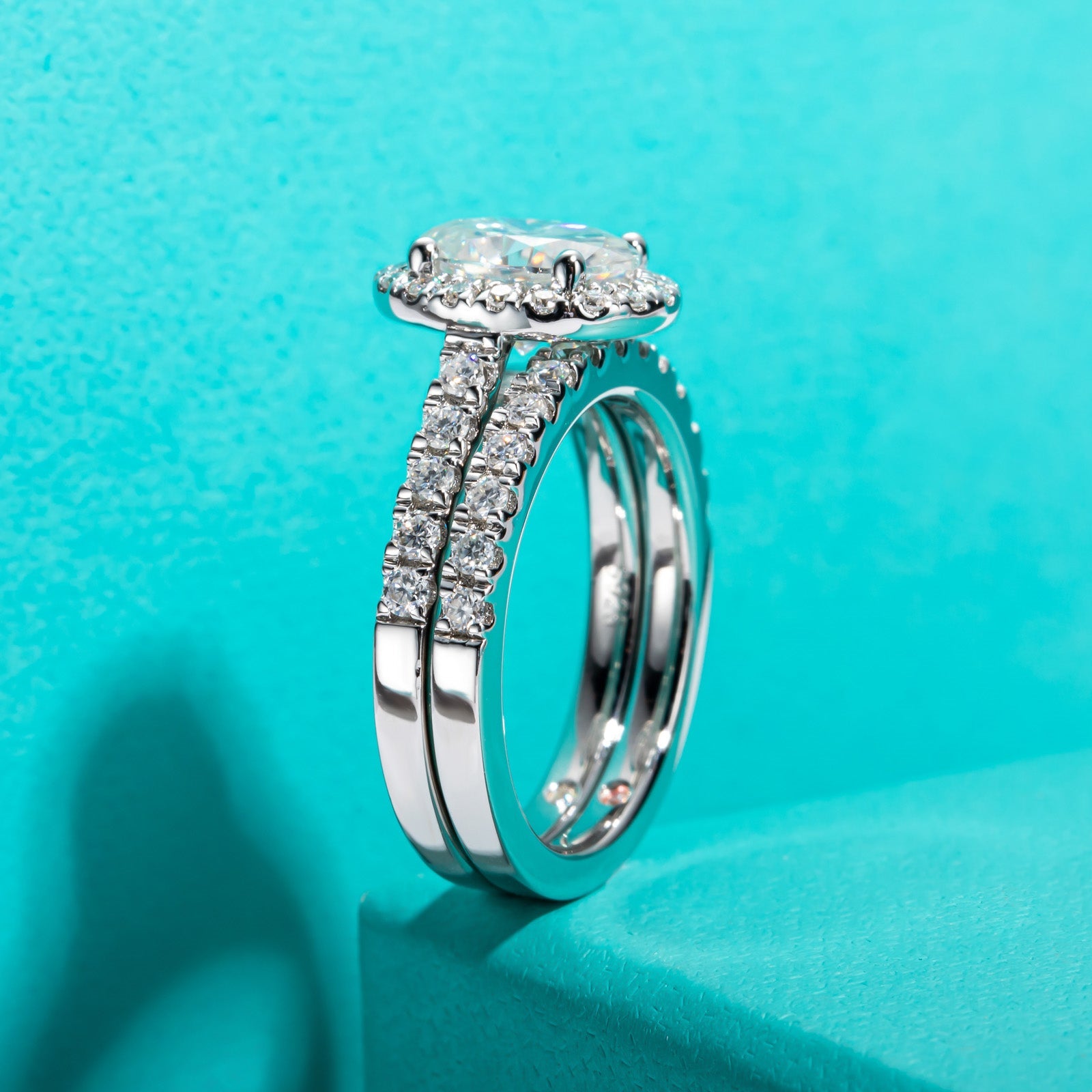 Oval Cut Halo Moissanite Engagement Ring Bridal Set (2 ct)