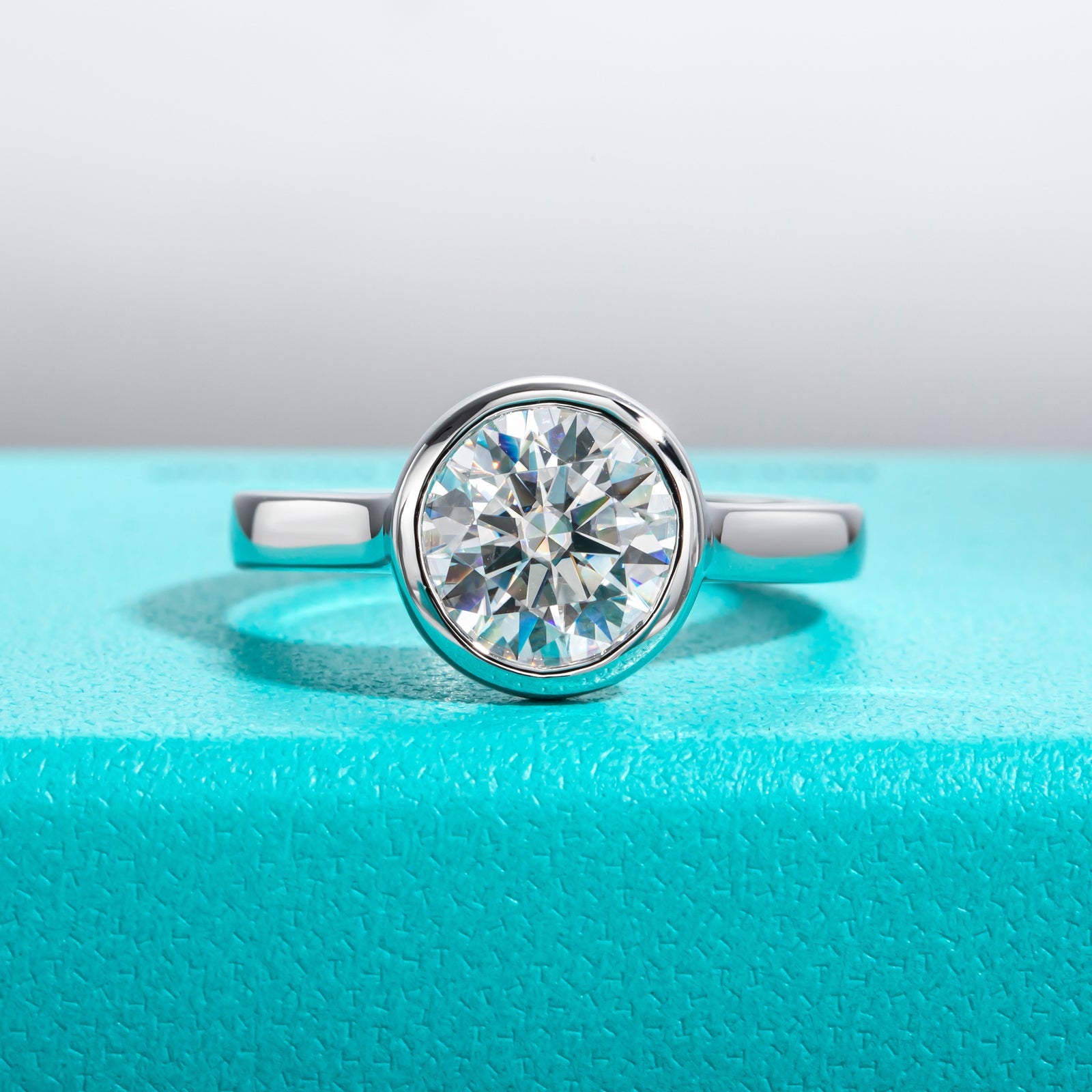 Round Cut Bezel Moissanite Engagement Ring (2ct)