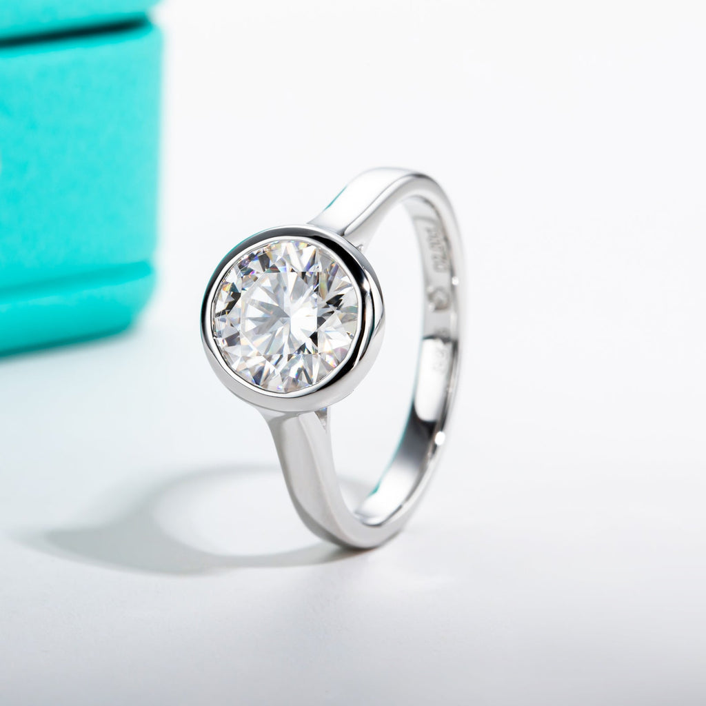 Round Cut Bezel Moissanite Engagement Ring (2ct)