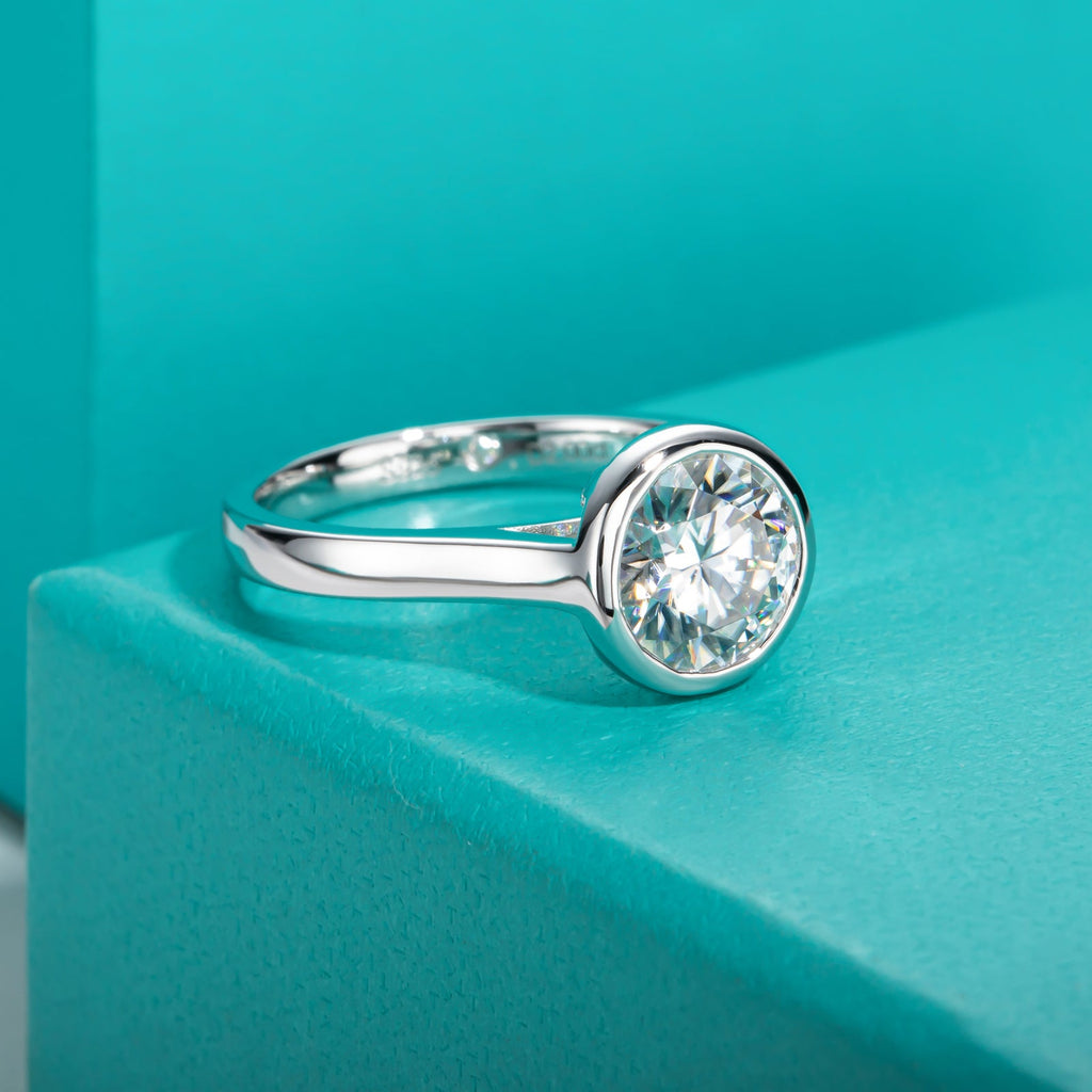 Round Cut Bezel Moissanite Engagement Ring (2ct)