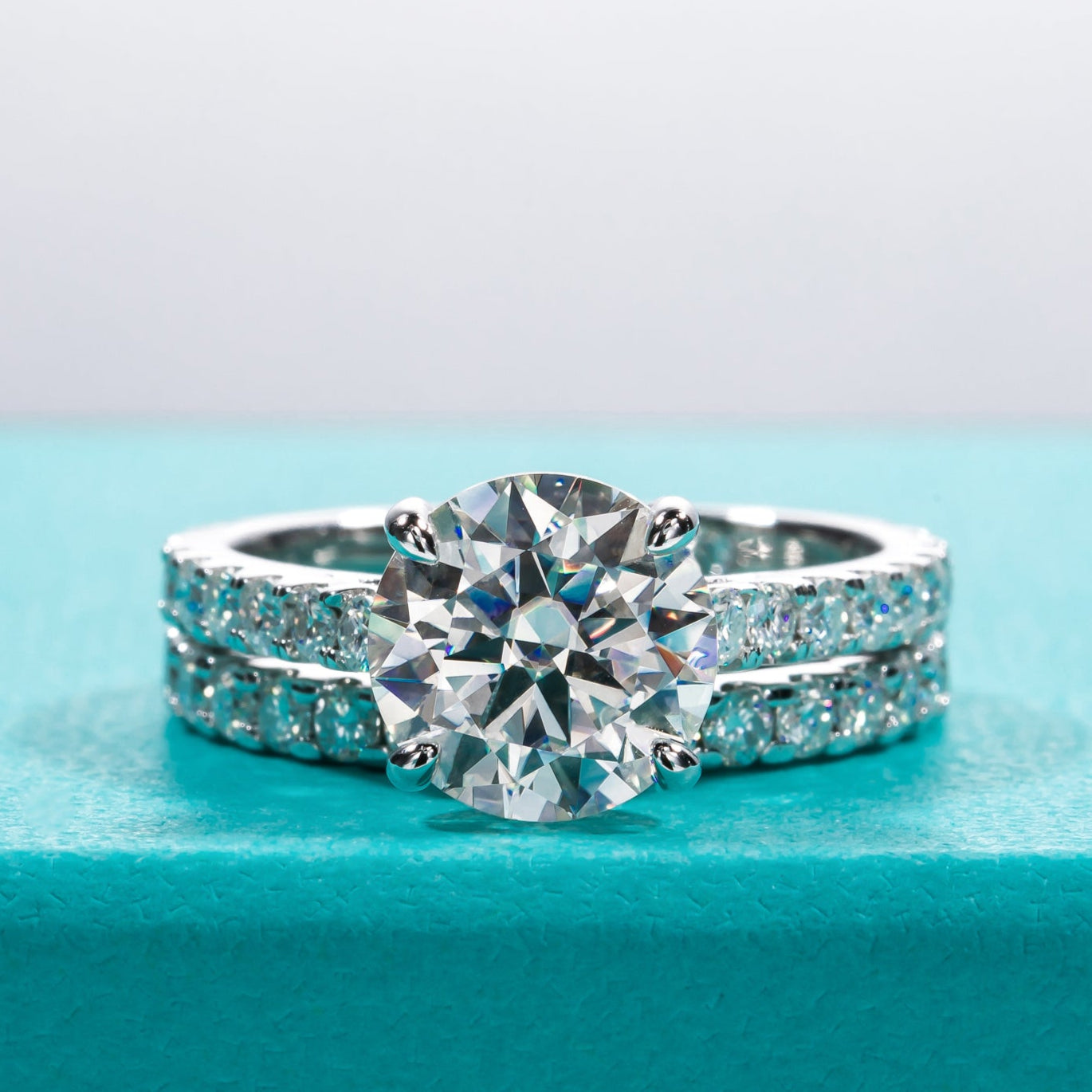 Round Cut Moissanite Engagement Ring Bridal Set (4.3cttw)