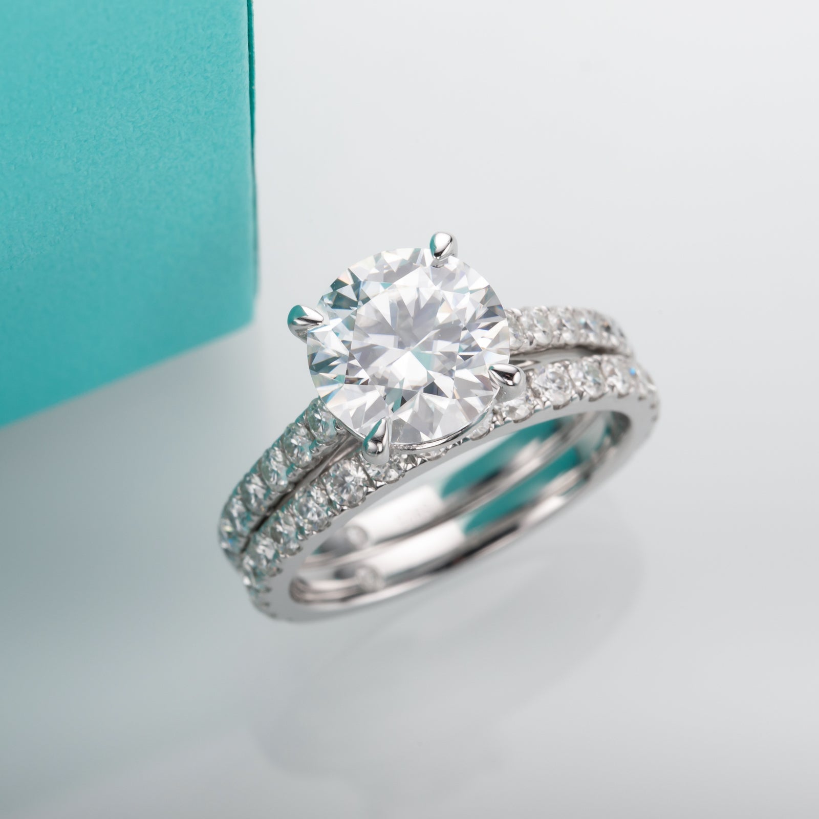 Round Cut Moissanite Engagement Ring Bridal Set (4.3cttw)