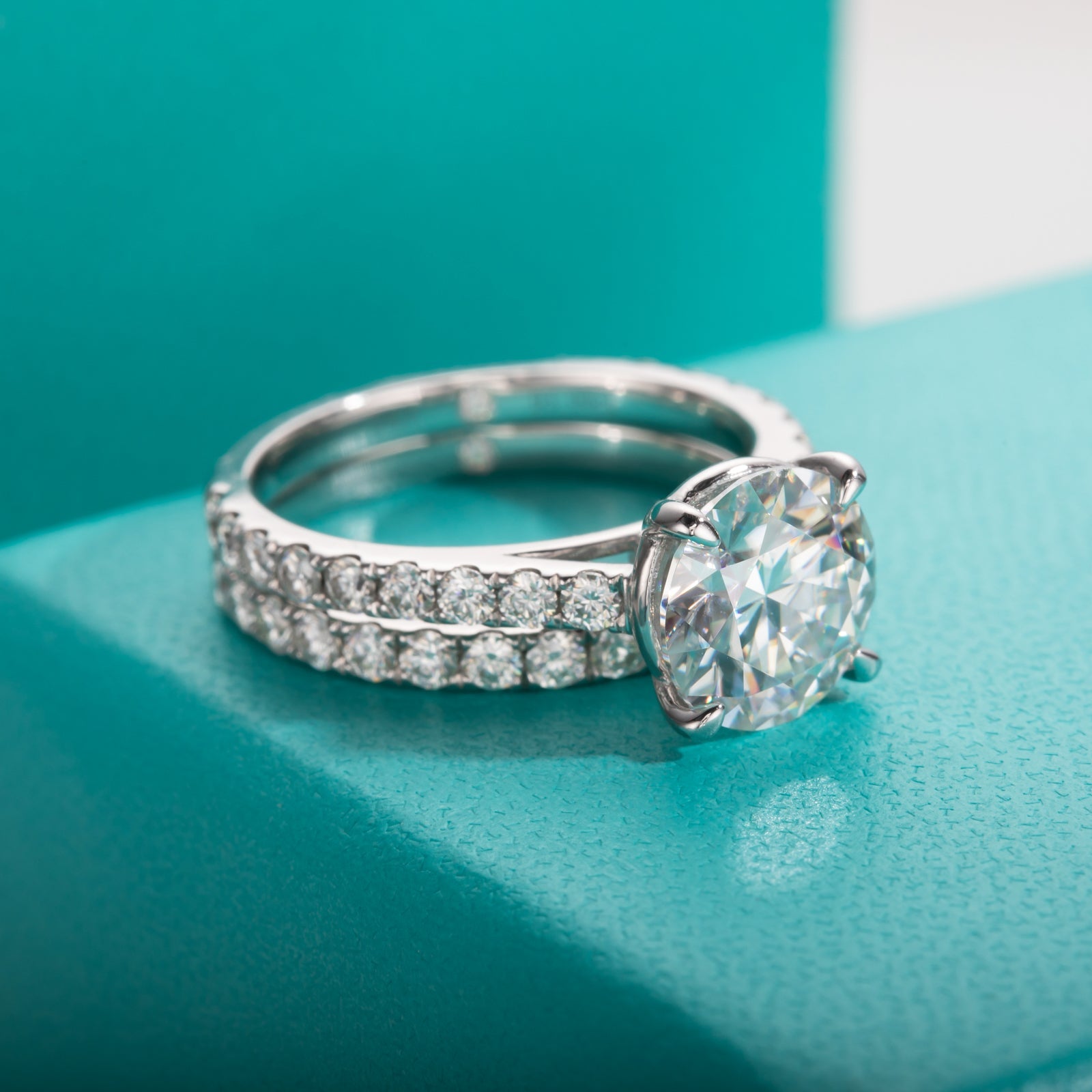 Round Cut Moissanite Engagement Ring Bridal Set (4.3cttw)